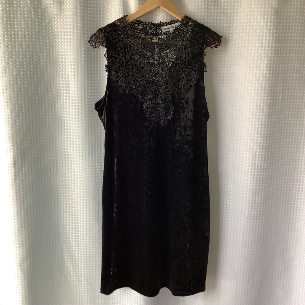 Almost Famous Sheath Crinkled Velvet‎ Dress w/ Detailed Lace Top NWT 2X